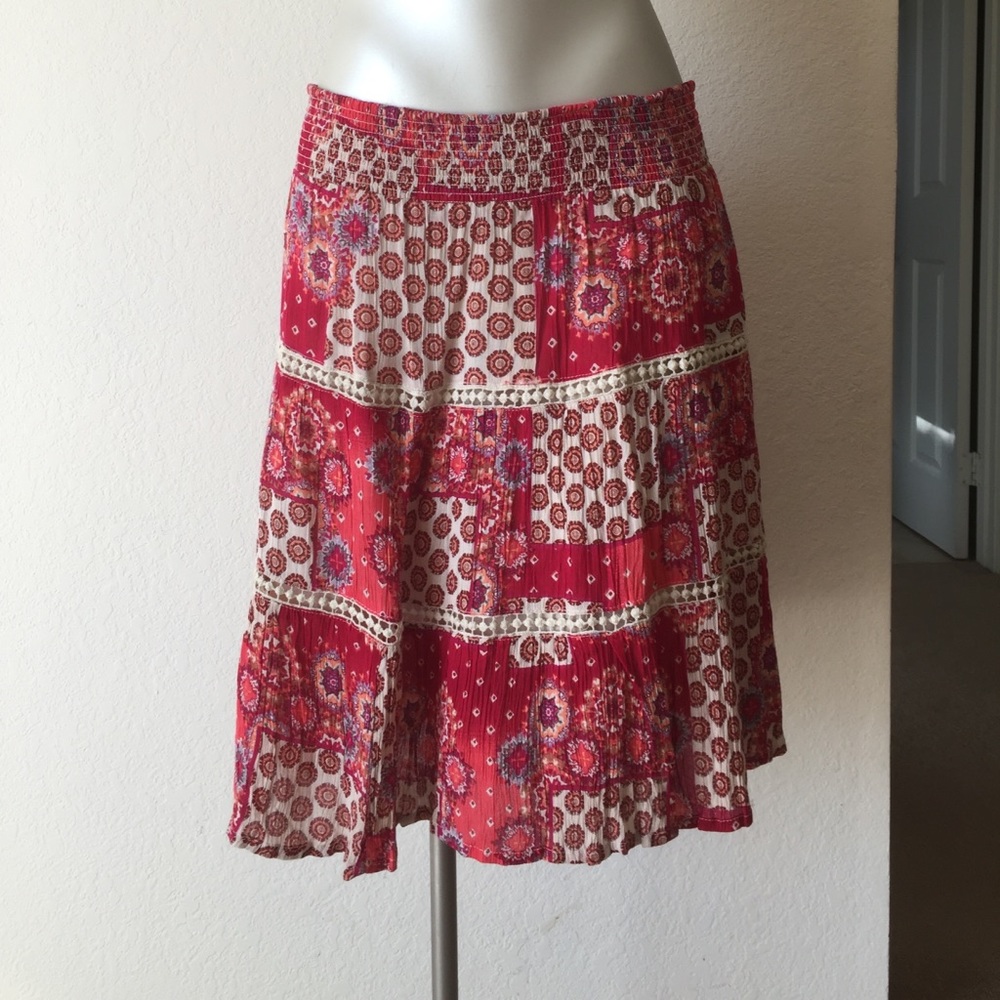 Skirt with embroidered detail
